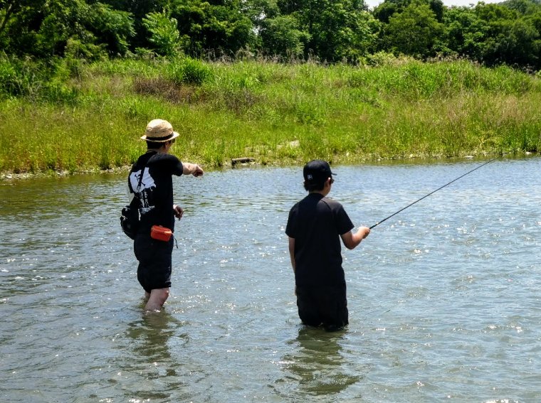 子供に釣りを教える
