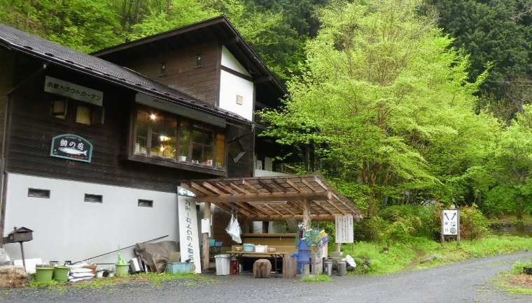 駐車場手前の受付とさばき場